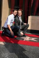 los angeles, sep 15 - david burtka, neil patrick harris vid ceremonin som skänker en stjärna på hollywood walk of fame till neil patrick harris på frolic room den 15 september 2011 i los angeles, ca. foto