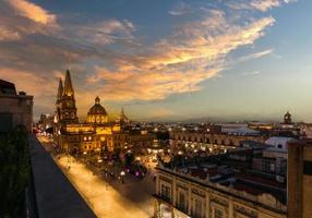 Mexiko, Guadalajaras katedralbasilika i historiska centrum nära plaza de armas och befrielsetorget foto