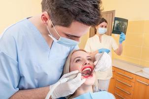 tandläkare på jobbet