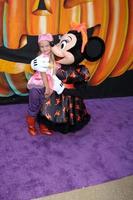 los angeles, 1 oktober - mia talerico, minnie mouse på vip disney halloween-evenemanget på disney konsumentprodukt pop up-butik den 1 oktober 2014 i glendale, ca foto