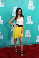 los angeles, 3 juni - victoria justice anländer till 2012 års mtv-filmutmärkelser på gibson ampitheater den 3 juni 2012 i los angeles, ca. foto