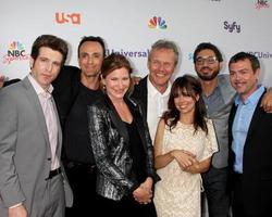 los angeles, 1 aug - hank azaria, anthony head, natasha leggero och free agent cast anländer till nbc tca sommaren 2011 all star party på sls hotel den 1 augusti 2011 i los angeles, ca. foto