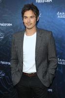 los angeles, 15 juni - tyler blackburn på premiären för the pretty little liars säsong 7 och dead of summer premeire på hollywood forever cemetary den 15 juni 2016 i los angeles, ca. foto