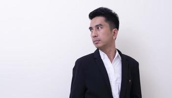 ung asiatisk affärsman hela kroppen isolerad på vit bakgrund foto