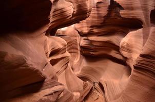 formade sandstensväggar av antilopcanyon i arizona foto