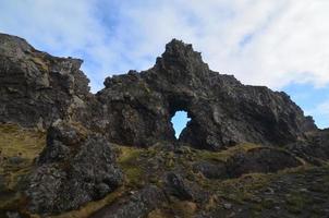 fantastisk Dritvik lavastenformation på västra island foto