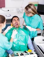 patient på tandläkarens kontor foto