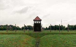 auschwitz, Polen, 18 september 2021 vakttornet i auschwitz birkenau dödslägret. foto