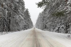 snöbunden vinterväg foto