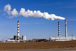 industriella utsläpp i himlen foto