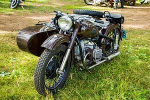 sommar utomhus motorcykelfestival, motorcyklar på naturbakgrund, moto camping - 8 juli 2015, Ryssland, tver. foto