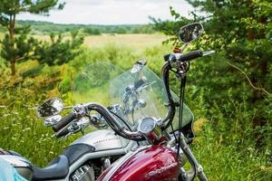 sommar utomhus motorcykelfestival, motorcyklar på naturbakgrund, moto camping - 8 juli 2015, Ryssland, tver. foto