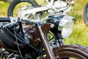 sommar utomhus motorcykelfestival, motorcyklar på naturbakgrund, moto camping - 8 juli 2015, Ryssland, tver. foto