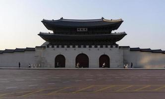 gwanghwamun-porten, huvudporten till gyeongbok-palatset, den byggdes under det fjärde året av kung Taejos regeringstid 1395 foto