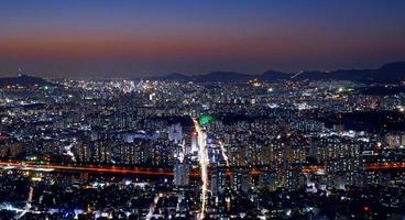 nattvyn över seoul foto