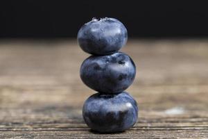 blåbär kan användas i matlagning, skördade vilda blåbär foto