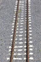 järnvägen går på marken foto