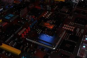 kretskort med mikrochips, processorer och andra datordelar på en mörk bakgrund. 3d rendering foto