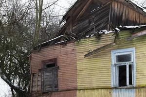 förstört hus, närbild foto