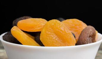 blandade torkade aprikoser foto