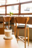 smutsigt kaffeglas i kaféet foto