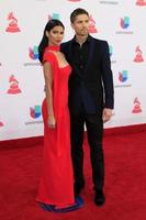 las vegas, 17 nov - roselyn sanchez, eric wynter vid den 17:e årliga latin grammy awards på t-mobile arena den 17 november 2016 i las vegas, nv foto