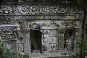 "baisharshi zamindar bari" eller rajendra babur bari är ett historiskt zamindar-hus beläget i byn baisharshi sadarpur upazila i faridpur-distriktet i bangladesh foto