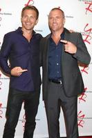 los angeles, sep 8 - micheel roark, sean carrigan at the young and the resltless 11 000 show-firande på cbs television city den 8 september 2016 i los angeles, ca foto