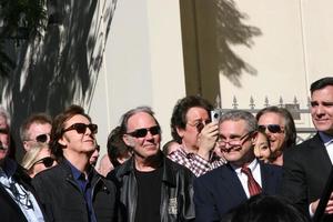 los angeles, 9 februari - paul mccartney, neil young vid Hollywood Walk of fame-ceremonin för paul mccartney vid Capital Records Building den 9 februari 2012 i los angeles, ca. foto
