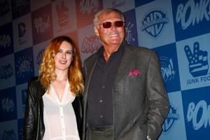 los angeles, 21 mars - rumer willis, adam west vid batman produktlinje lansering vid härdsmältan comics den 21 mars 2013 i los angeles, ca. foto