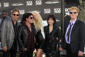 los angeles, 8 juni - neal schon, michaele salahi anländer till rock of ages världspremiär på Graumans kinesiska teater den 8 juni 2012 i los angeles, ca. foto