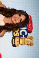 los angeles, 27 april - maia mitchell anländer till radio disney music awards 2013 på nokia theater den 27 april 2013 i los angeles, ca. foto