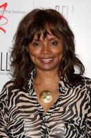 los angeles, 16 mars - debbi morgan anländer till den unga och rastlösa 39-årsfesten som arrangeras av bell-familjen på palihouse den 16 mars 2012 i west hollywood, ca. foto