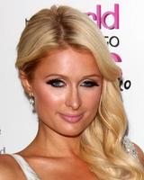 los angeles, 17 maj - paris hilton anländer till premiären av oxygens nya dokuserie världen enligt paris på tropicana bar på hollywood roosevelt den 17 maj 2011 i los angeles, ca. foto