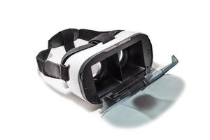 vr ar 360 virtuell verklighet glasögon kartong för mobiltelefon isolerad på vit bakgrund. enhet för att titta på filmer för resor och underhållning i 3d-utrymme. foto
