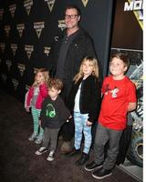 los angeles, 16 jan - dean mcdermott, hattie mcdermott, finn mcdermott, stella mcdermott, liam mcdermott på monster jam kändiskväll på angels stadium den 16 januari 2016 i Anaheim, ca. foto