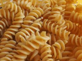 fullkorns fusilli pastamat foto