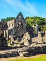 hdr tintern abbey abaty tyndyrn i tintern foto