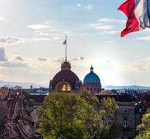 tak i staden Strasbourg. biblioteksbyggnad. St Pauls katedral. foto