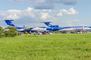 Zhukovsky, Moskva-regionen, Ryssland - 23 juli 2017 utställningar av internationell flygsalong maks-2017 i Zhukovsky, Moskva-regionen, Ryssland. il-76 och tu-154. foto