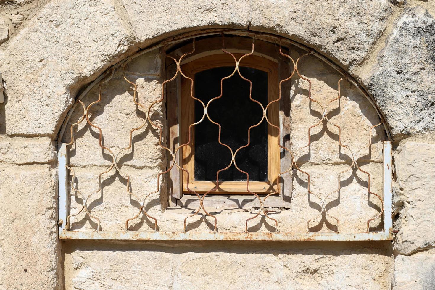 tel aviv israel 9 september 2019 een klein raam in een grote stad. foto