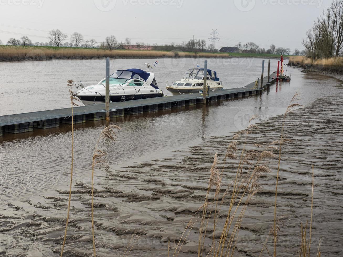 gluren bij de leda-rivier foto