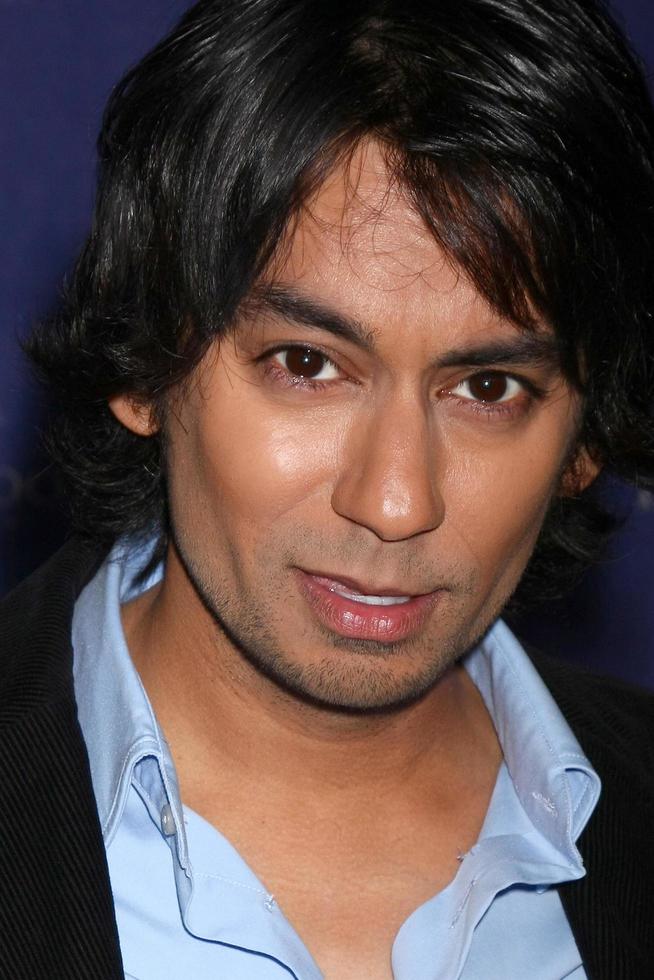 santa barbara, 26 jan - vik sahay arriveert op de santa barbara international film festival montecito award in arlington theater op 26 januari 2013 in santa barbara, ca foto