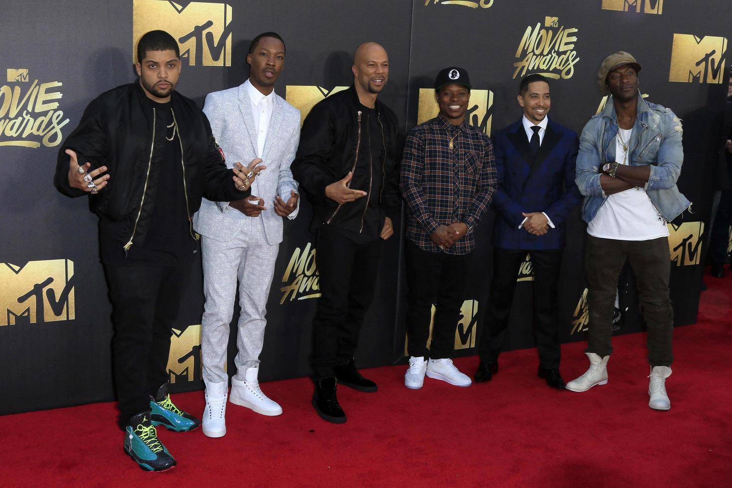 los angeles, 9 april - o shea jackson jr, corey hawkins, common, neil brown jr, aldis hodge bij de 2016 mtv movie awards aankomsten in de warner brothers studio op 9 april 2016 in burbank, ca foto