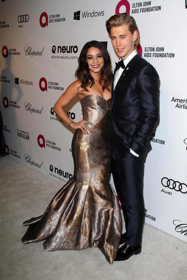 los angeles, 3 maart - vanessa hudgens, austin butler bij de elton john aids foundation s oscar viewing party in het west hollywood park op 3 maart 2014 in west hollywood, ca foto