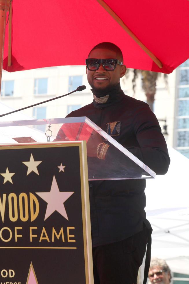 los angeles, 7 sep - usher raymond bij de bode geëerd met een ster op de hollywood walk of fame in het oosten op 7 september 2016 in los angeles, ca foto