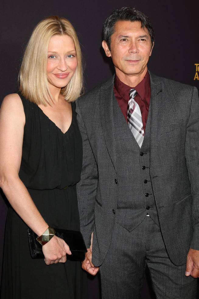 los angeles, 22 aug - yvonne boismier phillips, lou diamond phillips bij de peer group viering van de performers van de televisieacademie in het montagehotel op 22 augustus 2016 in beverly hills, ca foto