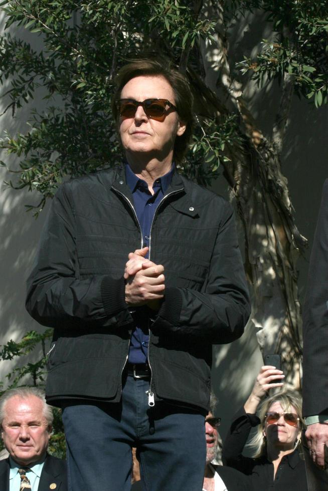 los angeles, 9 feb - paul mccartney bij de hollywood walk of fame ceremonie voor paul mccartney bij capital records building op 9 februari 2012 in los angeles, ca foto