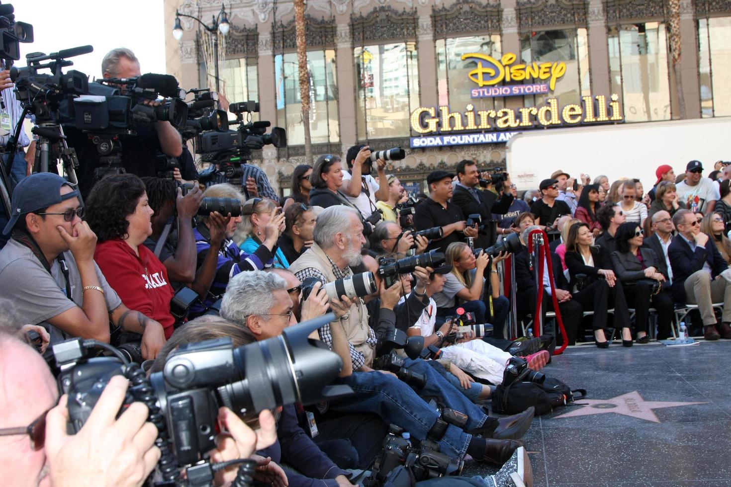 los angeles, 8 dec - pers bij de peter jackson hollywood walk of fame ceremonie in het dolby theater op 8 december 2014 in los angeles, ca foto