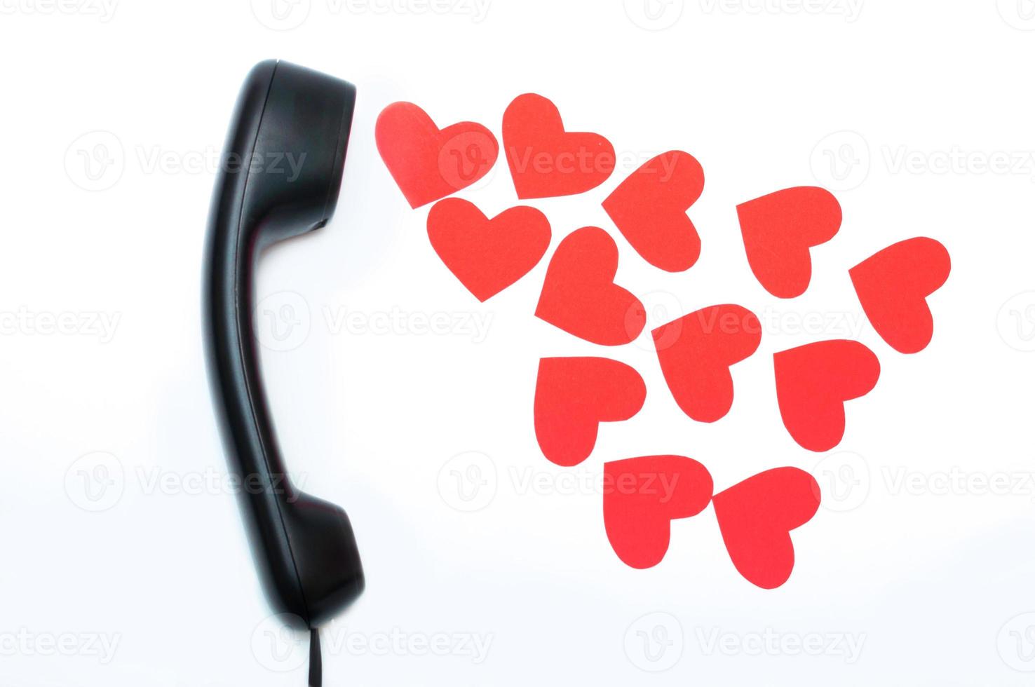 zwarte telefoon headset met veel kartonnen hartjes foto